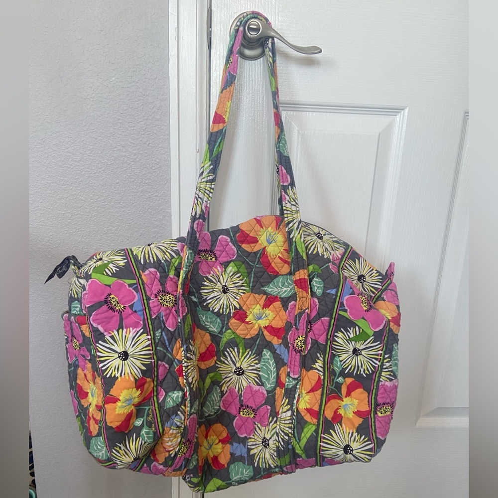 Vera Bradley duffel bag- great condition